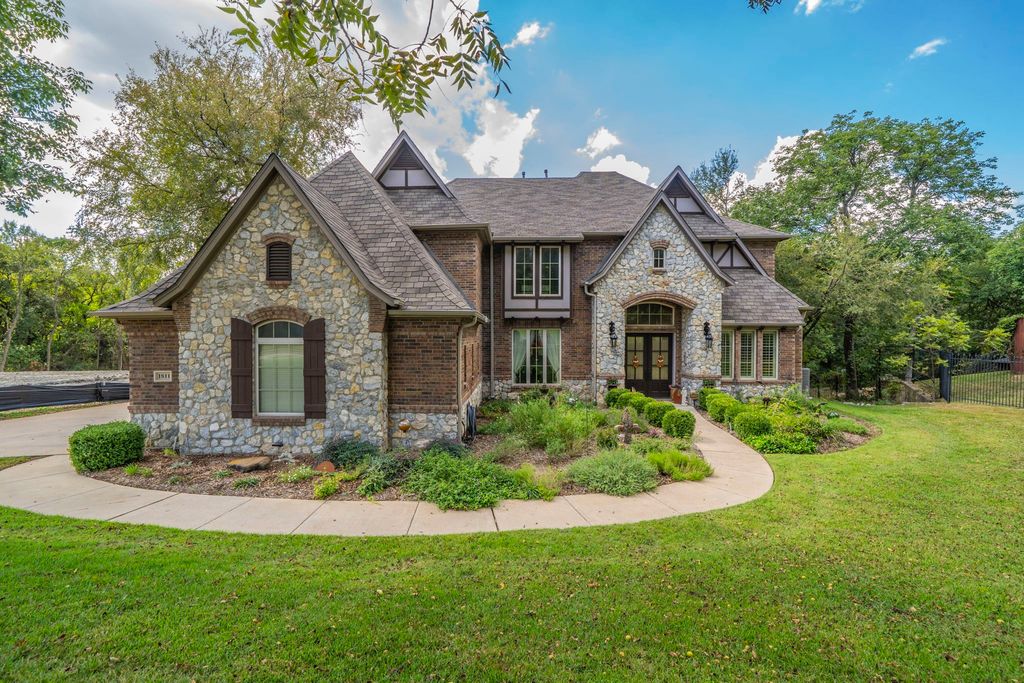 1811 Magic Valley Lane, Cedar Hill, TX 75104
