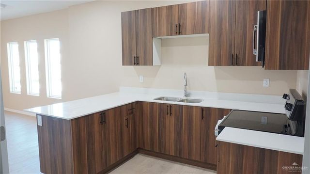 2918 W Kenwood Street 4, Edinburg, TX 78541