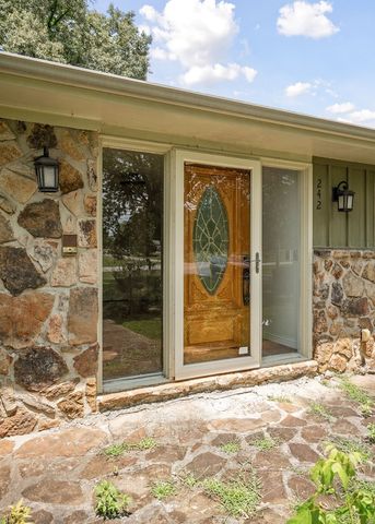 242 Oakland Dr, Sparta, TN 38583