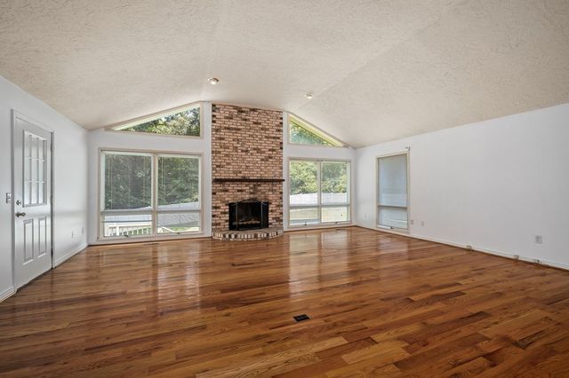 242 Oakland Dr, Sparta, TN 38583