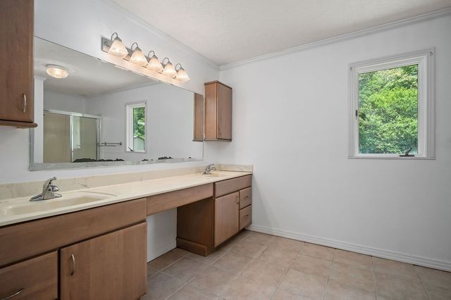 242 Oakland Dr, Sparta, TN 38583