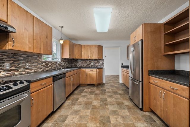 242 Oakland Dr, Sparta, TN 38583