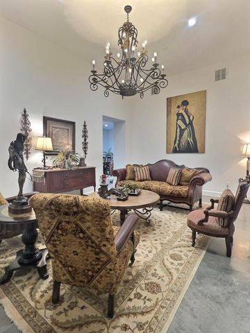 514 N Austin St, Marfa, TX 79843