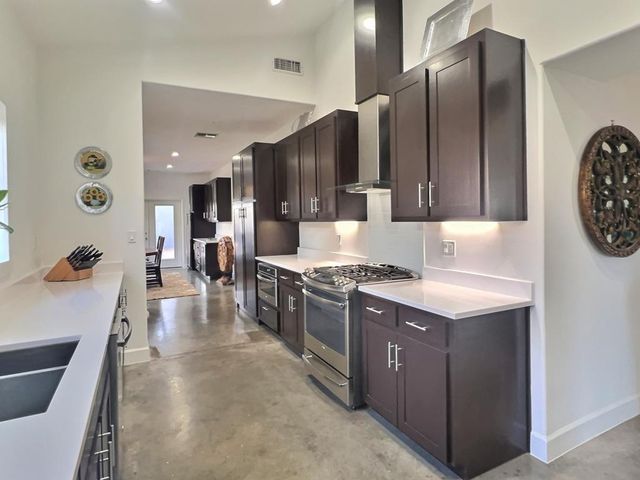 514 N Austin St, Marfa, TX 79843