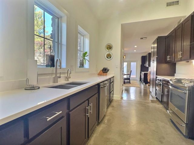 514 N Austin St, Marfa, TX 79843