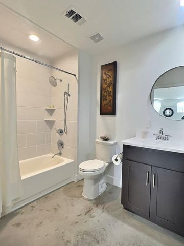 514 N Austin St, Marfa, TX 79843