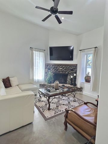 514 N Austin St, Marfa, TX 79843