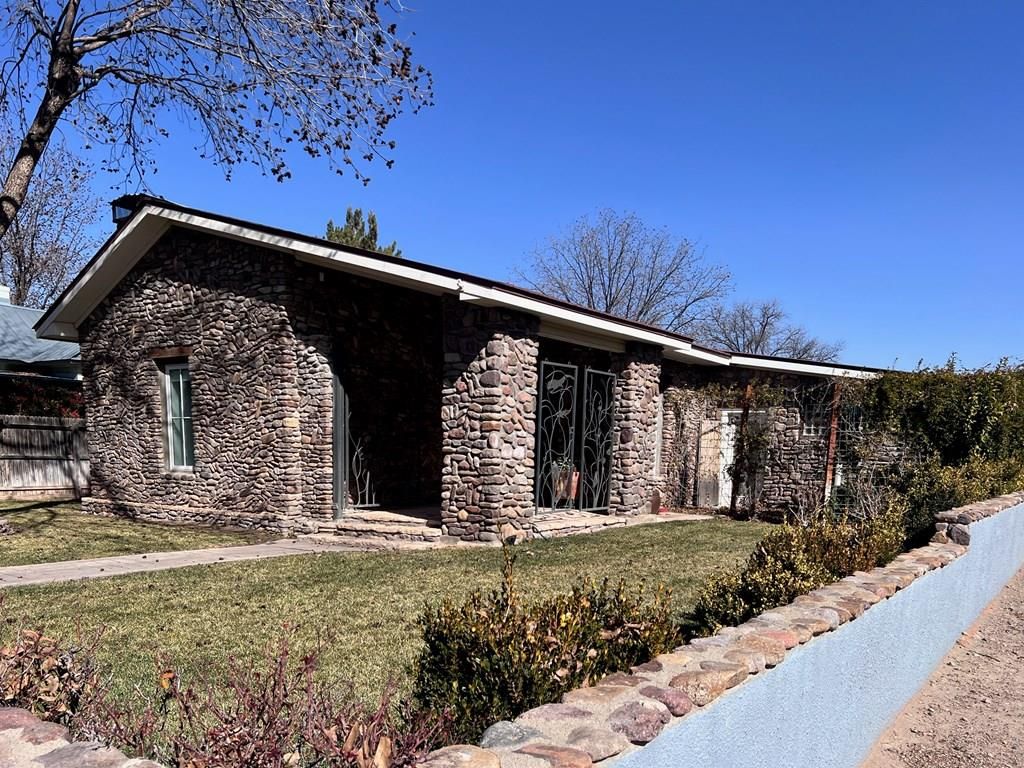 514 N Austin St, Marfa, TX 79843
