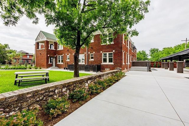 2837 Hemphill Street 201, Fort Worth, TX 76110