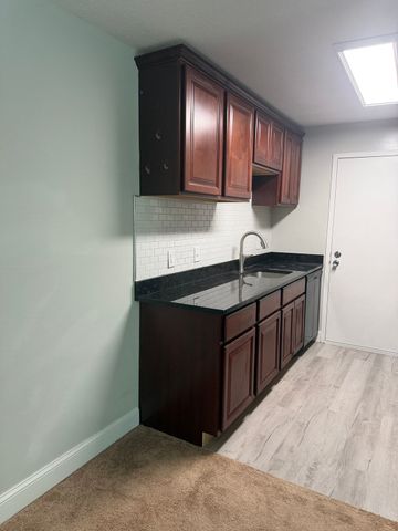 15 Village Way 12, Natick, MA 01760