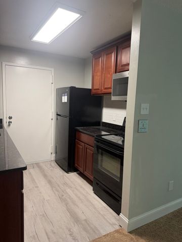 15 Village Way 12, Natick, MA 01760