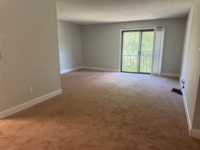 15 Village Way 12, Natick, MA 01760