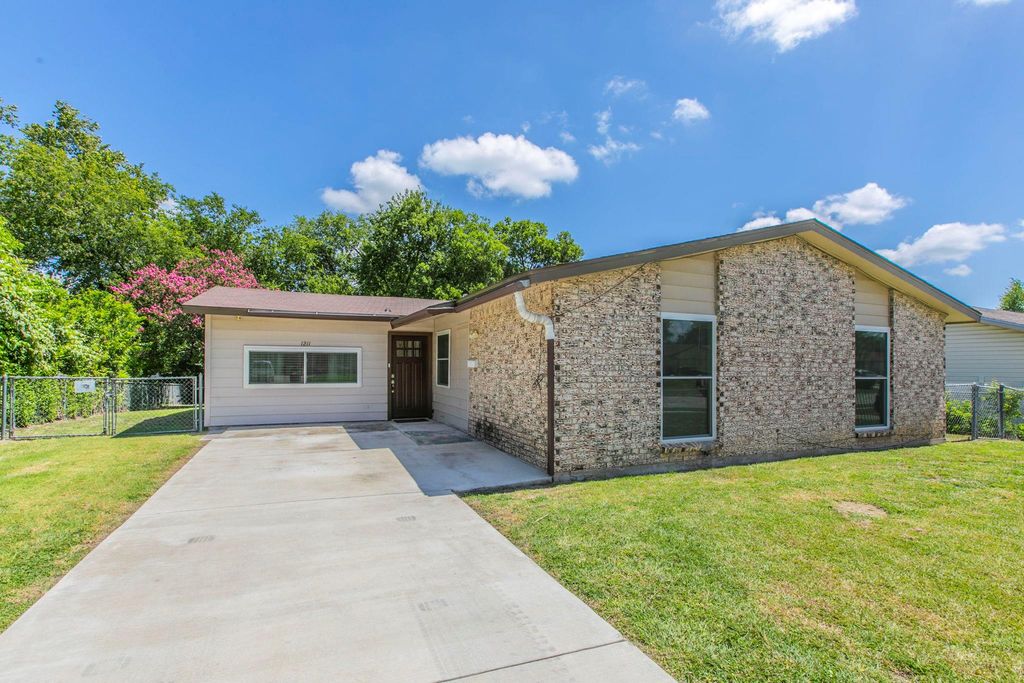 1211 Leader DR, Killeen, TX 76549