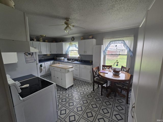 619 W 9TH Street, Jonesboro, IN 46938