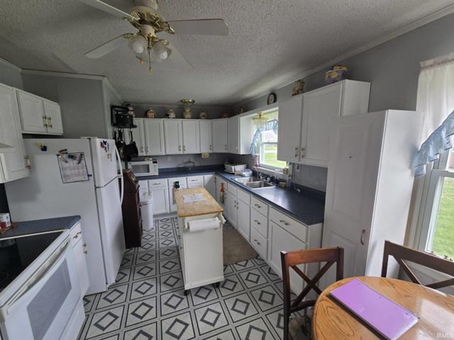 619 W 9TH Street, Jonesboro, IN 46938