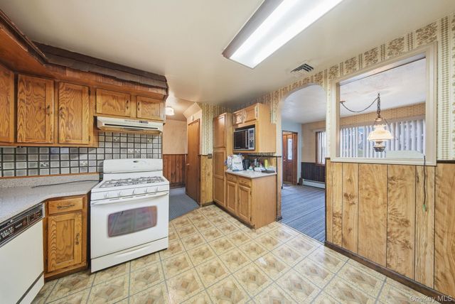 16 Mountain Avenue, Middletown, NY 10940