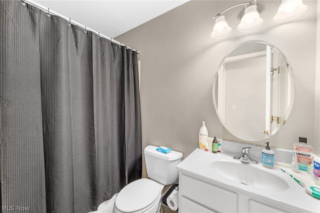 2885 Pease Drive 103, Rocky River, OH 44116