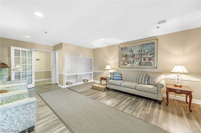 2885 Pease Drive 103, Rocky River, OH 44116
