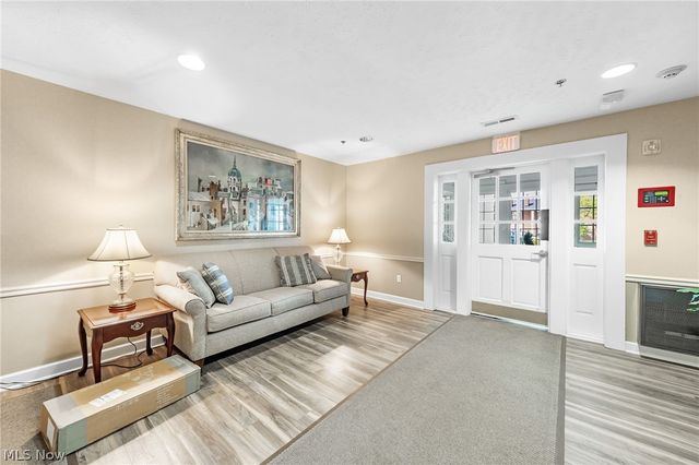 2885 Pease Drive 103, Rocky River, OH 44116