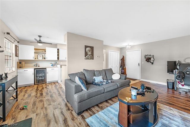 2885 Pease Drive 103, Rocky River, OH 44116
