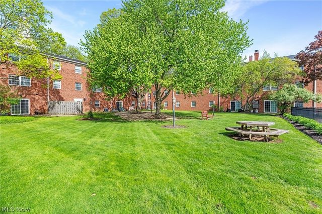 2885 Pease Drive 103, Rocky River, OH 44116