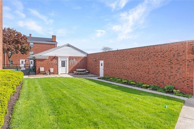 2885 Pease Drive 103, Rocky River, OH 44116