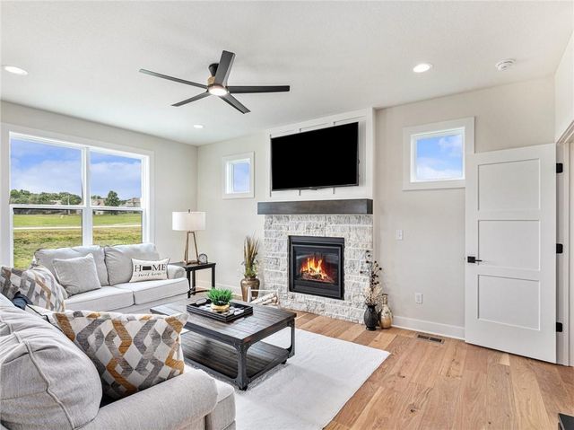 1400 N 157th Lane, Basehor, KS 66007