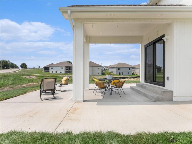 1400 N 157th Lane, Basehor, KS 66007