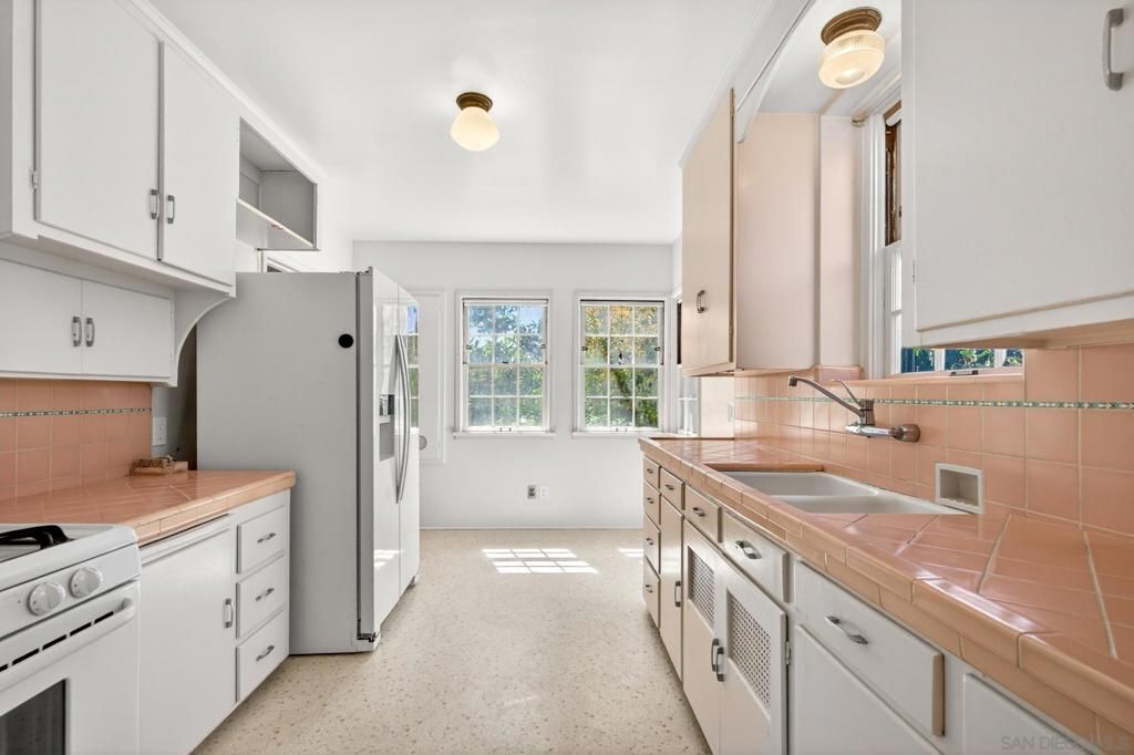 Image 17 of property listing at 4744 Miracle Drive, San Diego, CA 92115