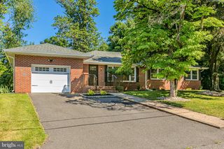 4 PARK LN, Princeton, NJ 08540