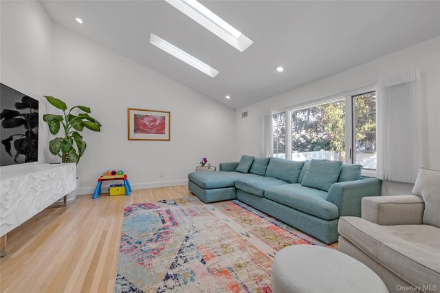 20 Seagull Lane, Port Washington, NY 11050