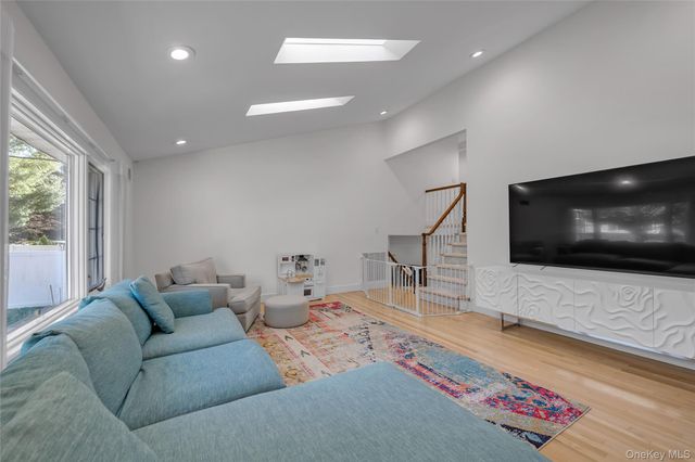 20 Seagull Lane, Port Washington, NY 11050