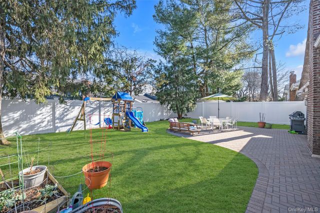 20 Seagull Lane, Port Washington, NY 11050