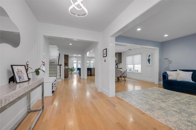 20 Seagull Lane, Port Washington, NY 11050