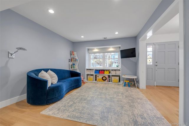 20 Seagull Lane, Port Washington, NY 11050