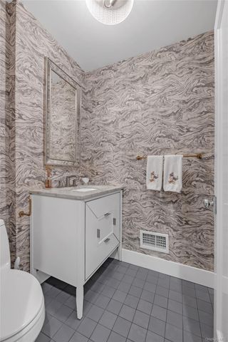 20 Seagull Lane, Port Washington, NY 11050