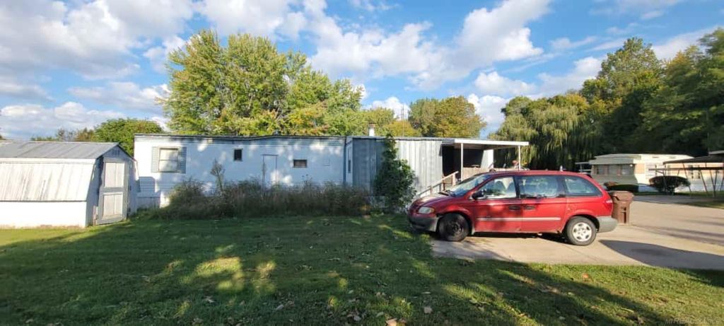 3101 River Road 123, Sodus, MI 49126