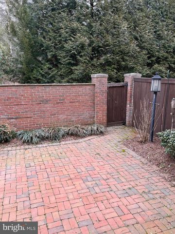 8017 RISING RIDGE RD, Bethesda, MD 20817