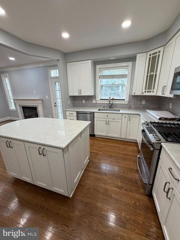 8017 RISING RIDGE RD, Bethesda, MD 20817