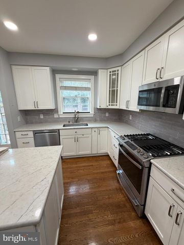 8017 RISING RIDGE RD, Bethesda, MD 20817