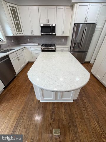 8017 RISING RIDGE RD, Bethesda, MD 20817