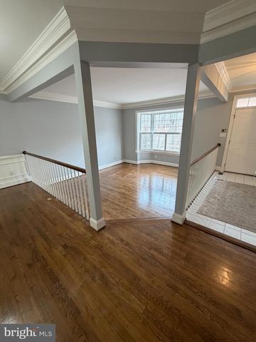 8017 RISING RIDGE RD, Bethesda, MD 20817