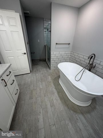 8017 RISING RIDGE RD, Bethesda, MD 20817