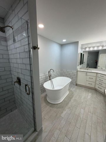 8017 RISING RIDGE RD, Bethesda, MD 20817