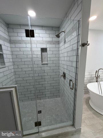 8017 RISING RIDGE RD, Bethesda, MD 20817