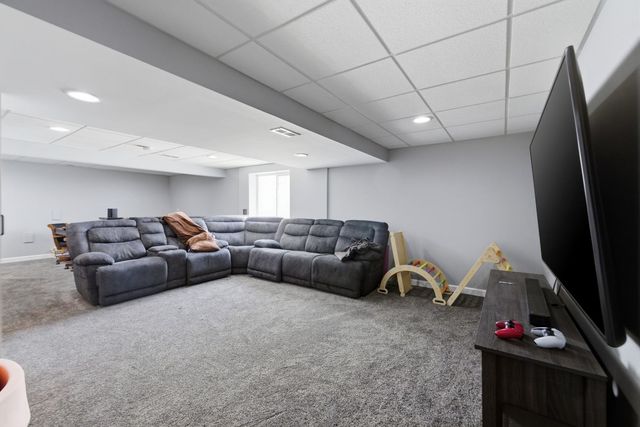 803 W Courtland Street, Mundelein, IL 60060
