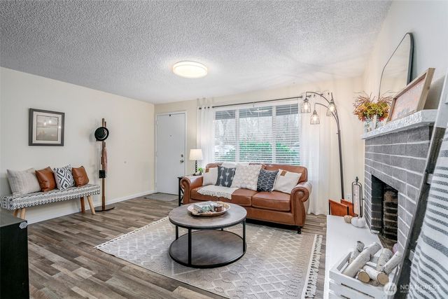 5609 5611 104th Street E, Puyallup, WA 98373