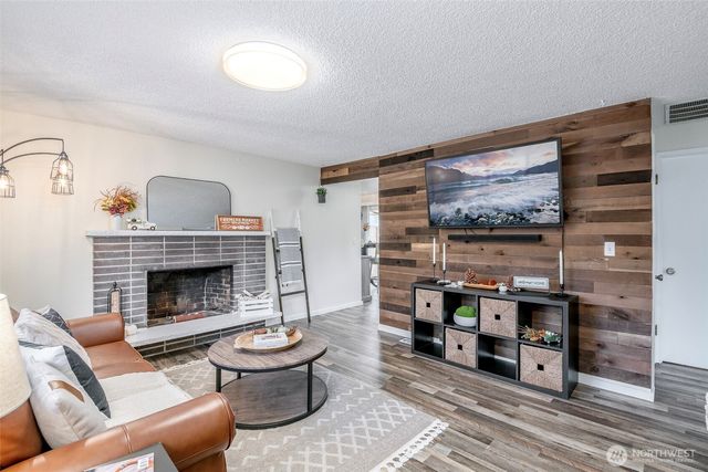 5609 5611 104th Street E, Puyallup, WA 98373