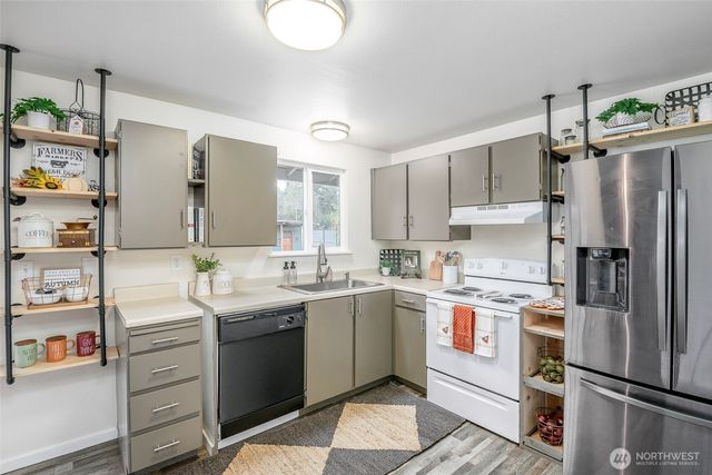 5609 5611 104th Street E, Puyallup, WA 98373