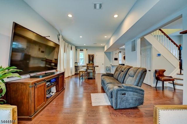 135 Sanford St, East Orange City, NJ 07018